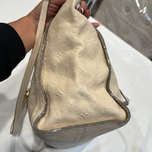 Authentic Louis Vuitton Empriente Lumineuse shoulder bag - Picture 5 of 14